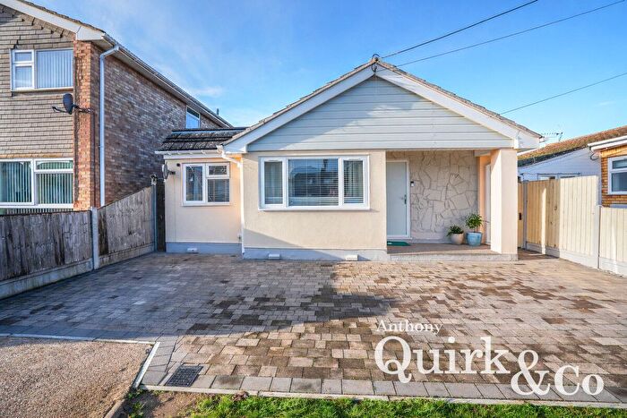 3 Bedroom Detached Bungalow For Sale In Zelham Drive, Canvey Island, SS8