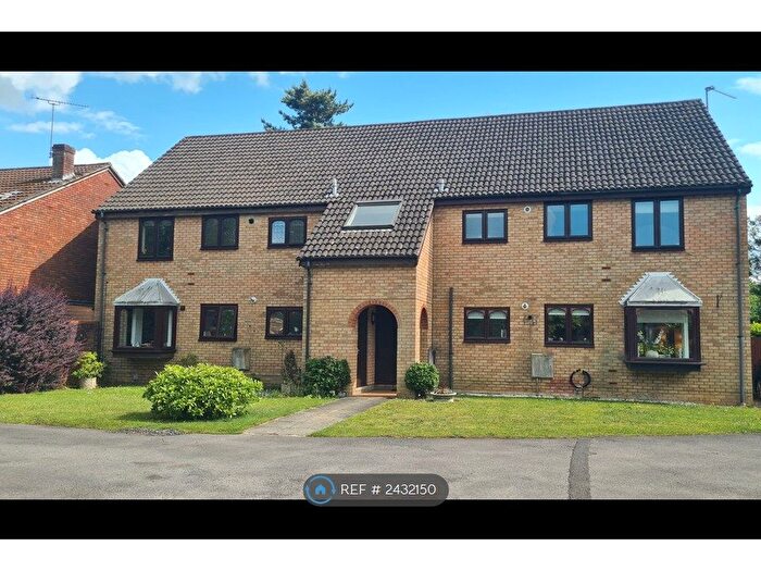 2 Bedroom Flat To Rent In The Chase, Calcot, Reading, RG31