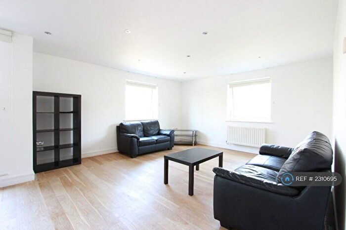 3 Bedroom Flat To Rent In Trade Winds, London, E16