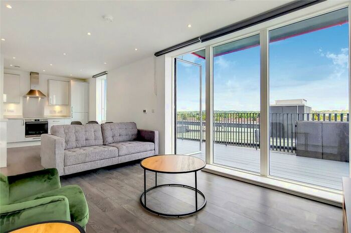 2 Bedroom Apartment To Rent In Purley Way, Croydon, London, CR0