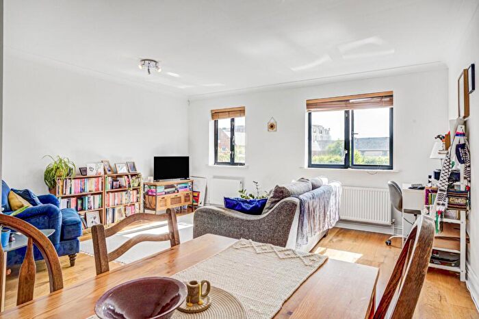 1 Bedroom Flat For Sale In Tollington Way, Holloway, London, N7
