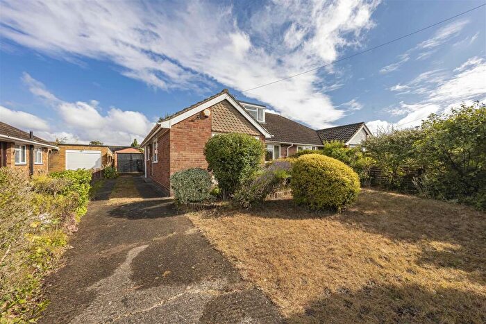 3 Bedroom Chalet For Sale In New Road, Twyford, Reading, RG10