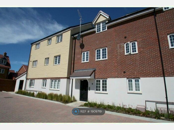 2 Bedroom Flat To Rent In Tully Drive, Paddock Wood, Tonbridge, TN12
