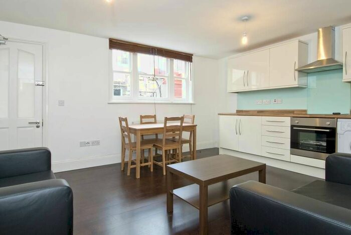 2 Bedroom Flat To Rent In Sutherland Street, London SW1V