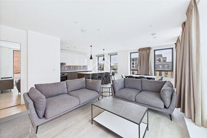 3 Bedroom Flat To Rent In Acer Point, Watford, WD18