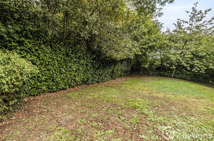 Studio For Sale In Warren Down, Bracknell, Berkshire, RG42