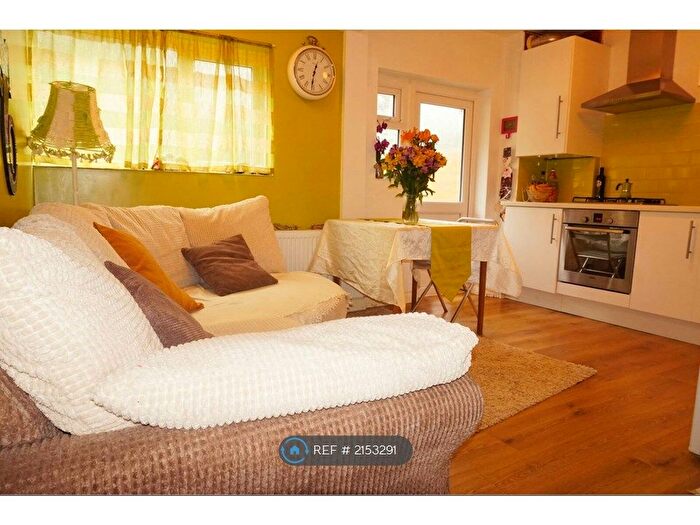 2 Bedroom Maisonette To Rent In Berwick Avenue, London, UB4