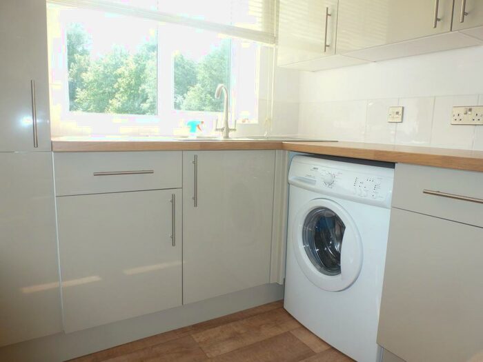 2 Bedroom Flat To Rent In Jireh Court, Haywards Heath, RH16
