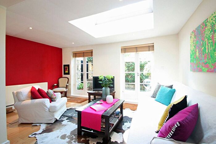 2 Bedroom Flat To Rent In Kyrle Road, Between The Commons, London, SW11
