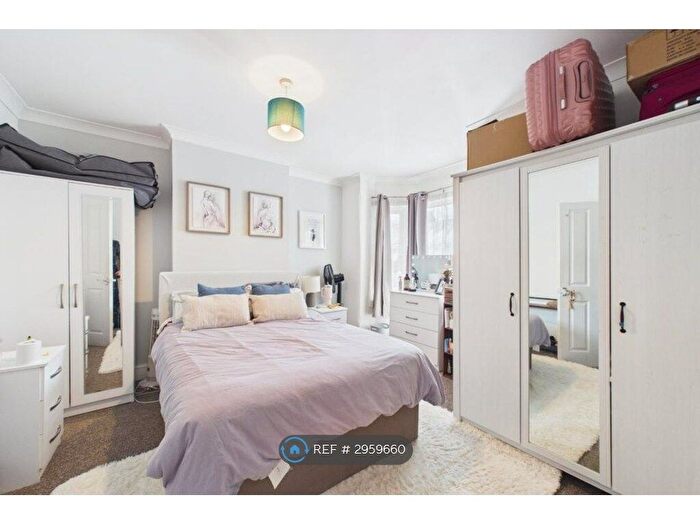 3 Bedroom Terraced House To Rent In Swainstone Road, Reading, RG2
