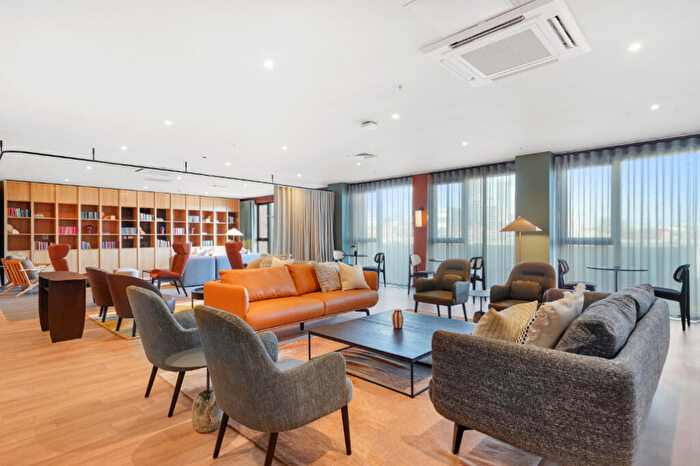 2 Bedroom Apartment To Rent In Mitton House, B5