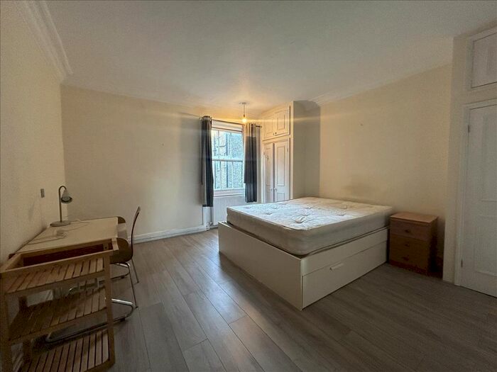 2 Bedroom Flat To Rent In Earls Court, London, SW5