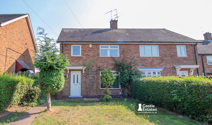 3 Bedroom Semi-Detached House For Sale In Beckhampton Road, NG5