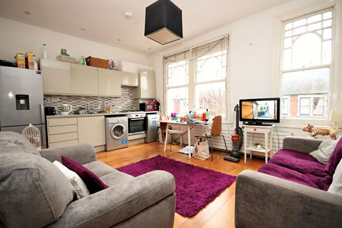 4 Bedroom Flat To Rent In Harberton Road, Archway, N19