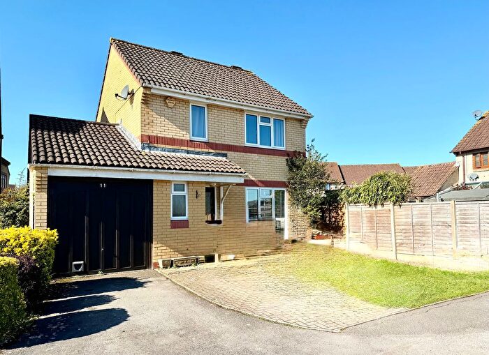 3 Bedroom Detached House For Sale In Azalea Close, Calne, SN11