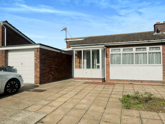 2 Bedroom Bungalow To Rent In Puffinsdale, Clacton-on-Sea, Essex, CO15