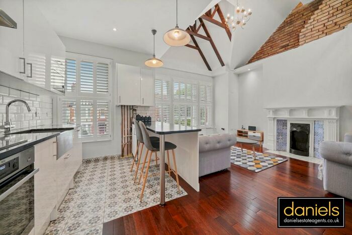 3 Bedroom Apartment To Rent In Lushington Road, Kensal Green, London, NW10