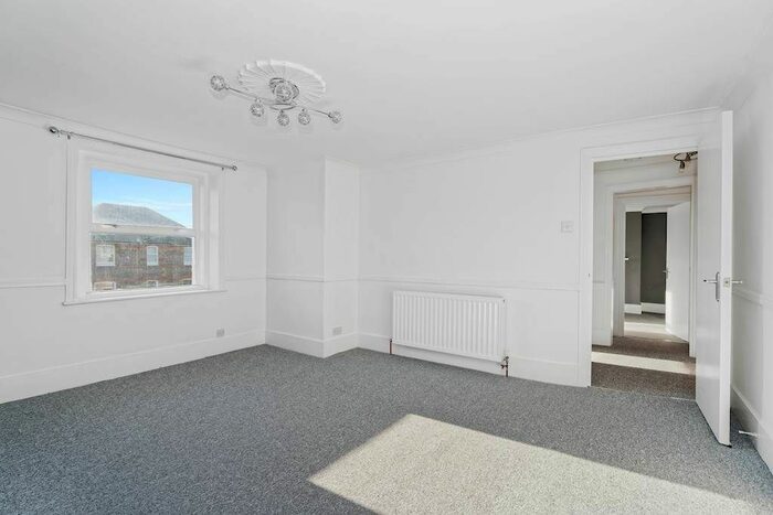2 Bedroom Flat For Sale In Chandos Square, Sandringham Court, Broadstairs, Kent, CT10