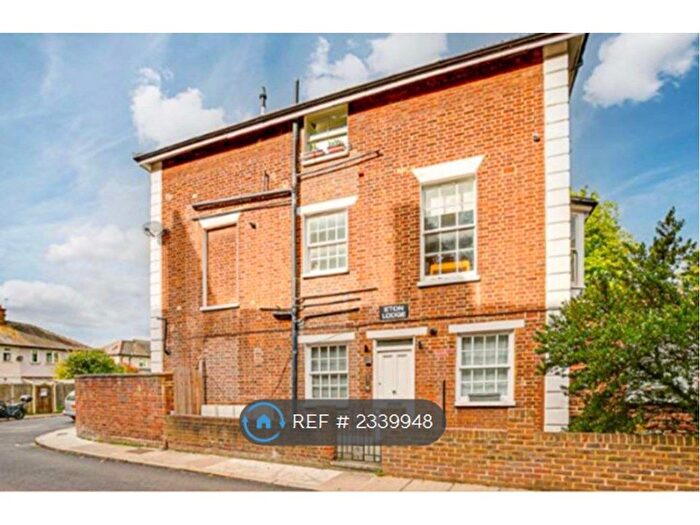 2 Bedroom Flat To Rent In Rosemary Lane, London, SW14