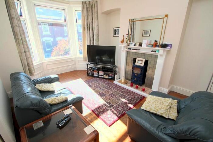 1 Bedroom Flat To Rent In Victoria Road, Kirkstall, Leeds, LS5