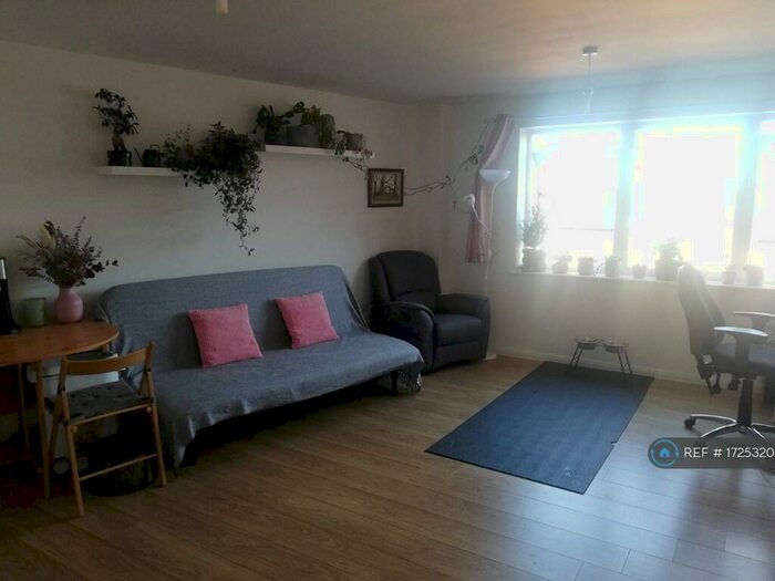 2 Bedroom Flat To Rent In Bell Green, Lewisham, SE26