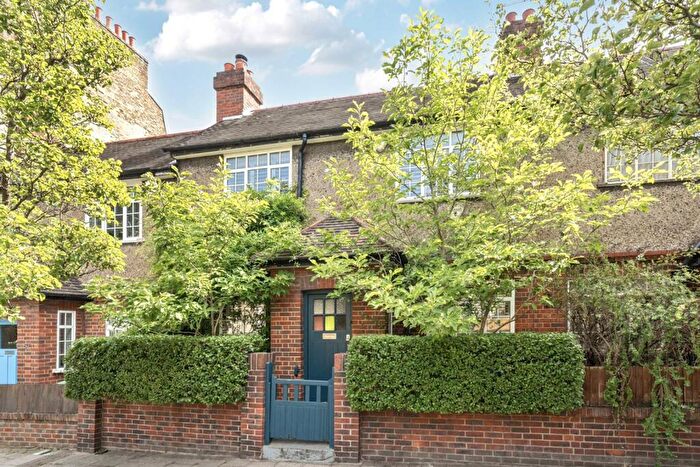 2 Bedroom House To Rent In Grove Lane, Denmark Hill, London, SE5