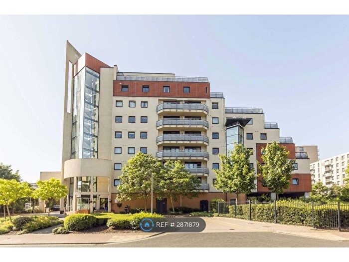 3 Bedroom Flat To Rent In Trade Winds, London, E16