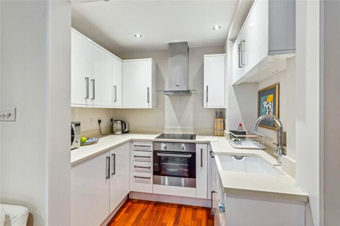 2 Bedroom Flat To Rent In Campden Grove, Notting Hill, W8
