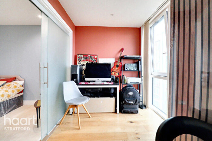 1 Bedroom Apartment For Sale In High Street, Stratford, E15