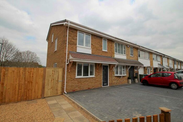 3 Bedroom End Of Terrace House To Rent In Nearly New Family Home In A Tucked Away Location, HP1