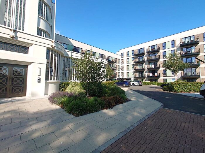 2 Bedroom Flat For Sale In Carnation Gardens, Hayes, Greater London, UB3