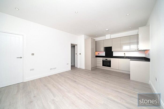 2 Bedroom Apartment To Rent In The Broadway, London, NW7