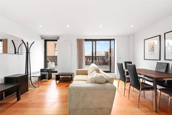 2 Bedroom Maisonette To Rent In Kingsland Road, E2