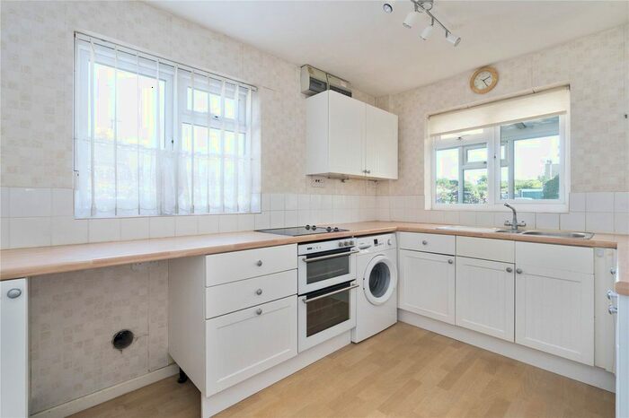 2 Bedroom Semi-Detached Bungalow For Sale In Frampton Drive, Broadway, WR12