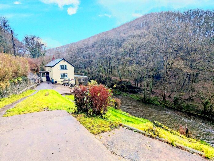 2 Bedroom Detached House For Sale In Cynwyl Road, Cynwyl Elfed, Carmarthen, Carmarthenshire., SA33