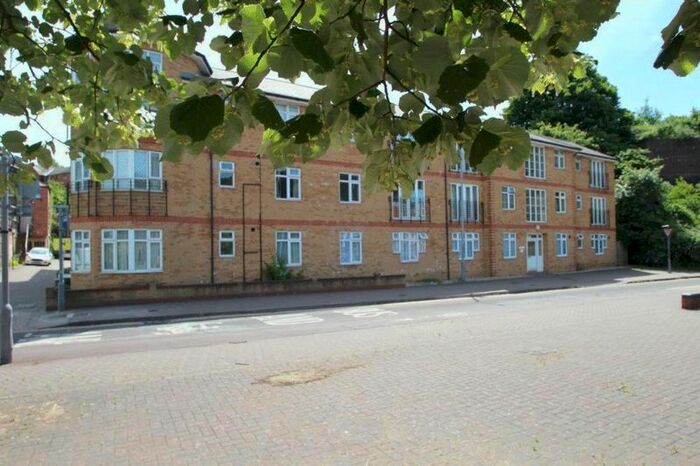 1 Bedroom Flat To Rent In Temple End, High Wycombe HP13