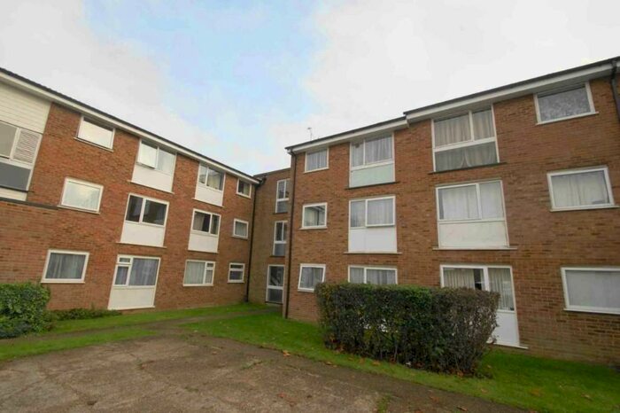 2 Bedroom Flat To Rent In Burns Drive, Hemel Hempstead, Hertfordshire, HP2