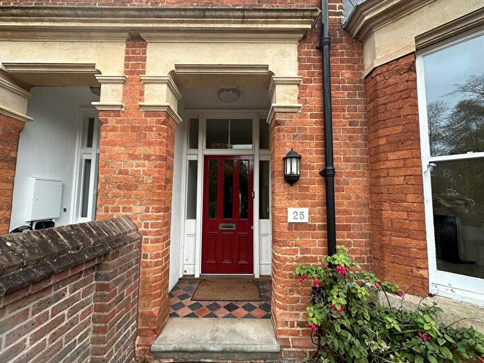 6 Bedroom Property To Rent In Landsdown Road, Bedford, MK40