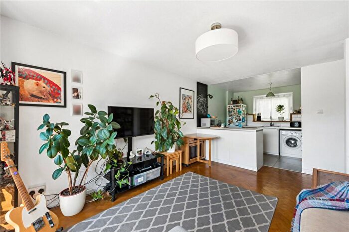 1 Bedroom Apartment For Sale In Albert Road, London, N15