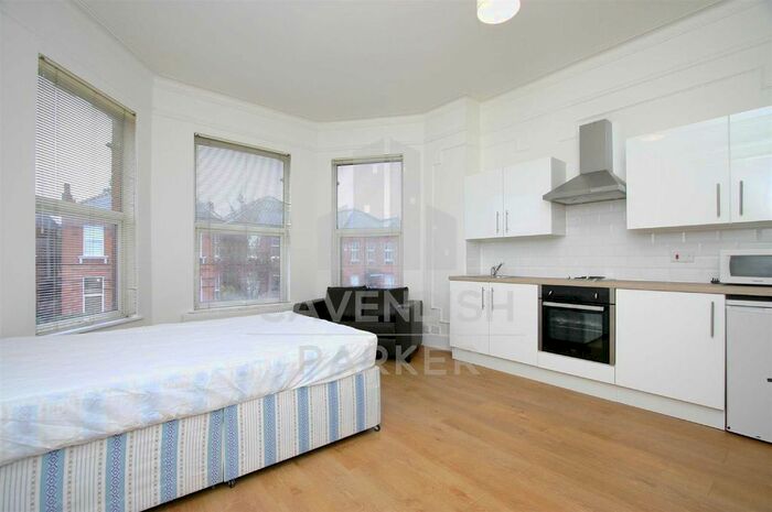 Studio To Rent In Manstone Road, Kilburn, London, NW2