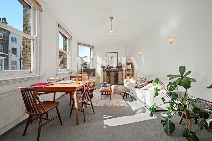 2 Bedroom Apartment To Rent In Upper Street, London, N1