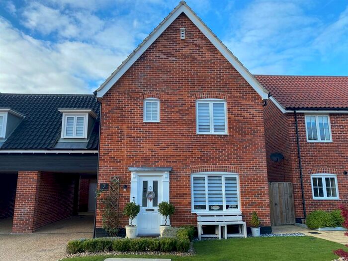 3 Bedroom Link Detached House For Sale In Arkell Avenue, Holt, NR25
