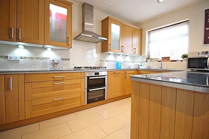 5 Bedroom End Of Terrace House To Rent In Rollit Crescent, Hounslow, TW3