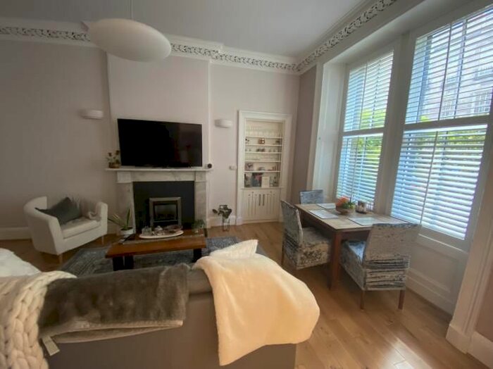 2 Bedroom Flat To Rent In Montague Street, Edinburgh, EH8