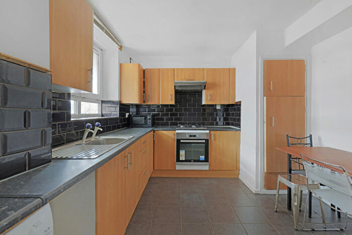 4 Bedroom Flat To Rent In Everard House, Boyd Street, E1