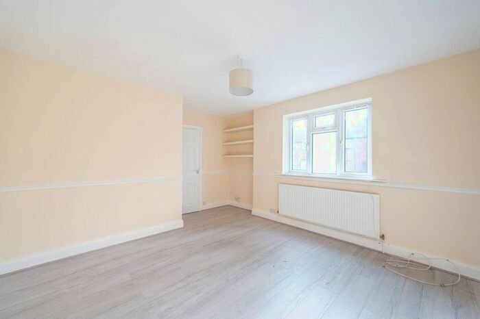 3 Bedroom Terraced House To Rent In Almond Grove, Brentford, TW8