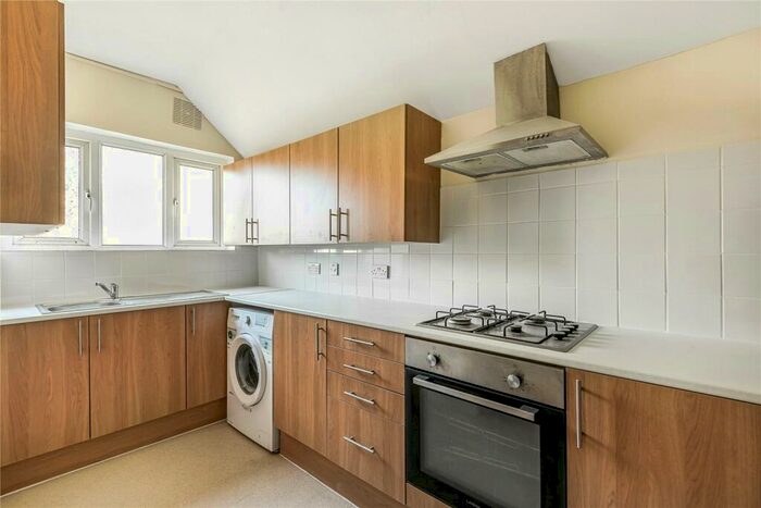 2 Bedroom Flat To Rent In Seven Sisters Road, Seven Sisters, London, N15