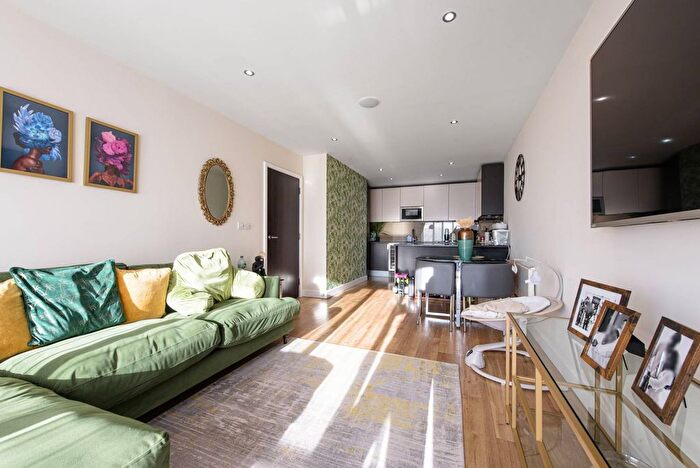 2 Bedroom Flat For Sale In Aerodrome Road, Colindale, London, NW9