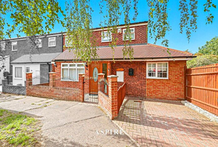 3 Bedroom End Of Terrace House For Sale In Bourne Close, Basildon, SS15