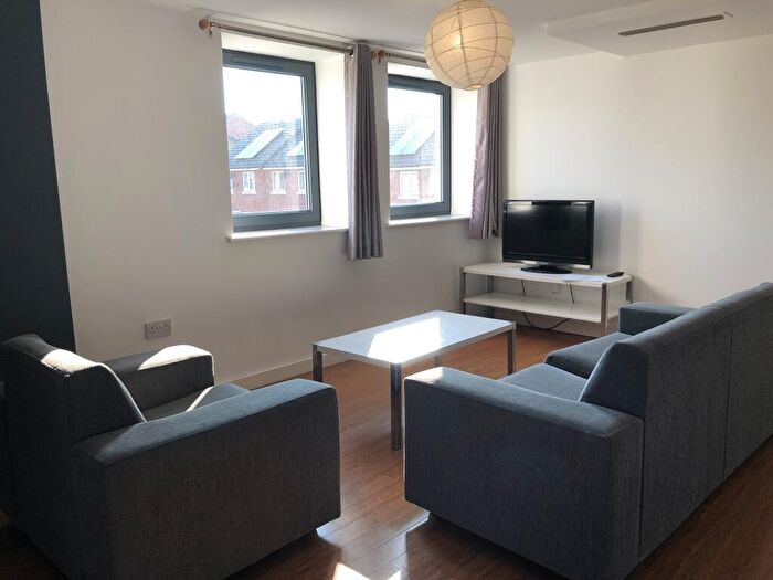 3 Bedroom Apartment To Rent In Greenhouse, Beeston, Near City Centre, LS11